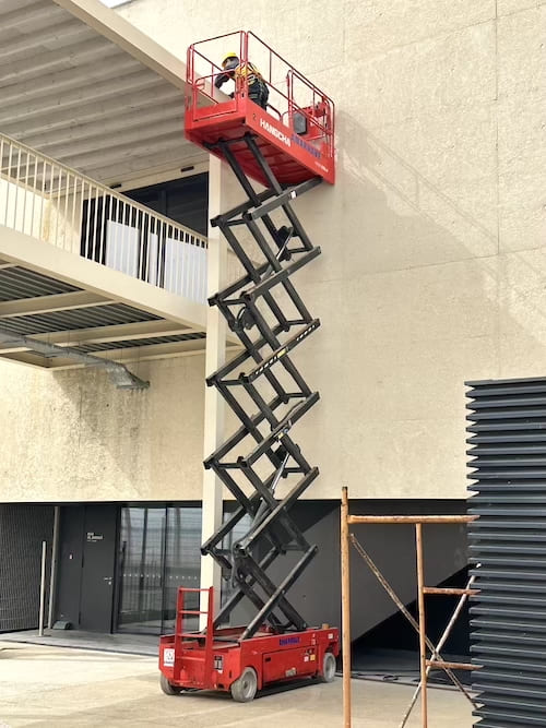 Plataforma elevatória tesoura