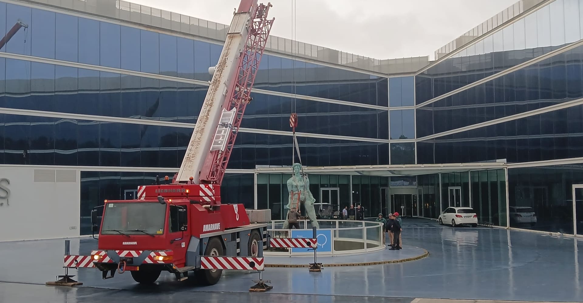 Remoção, Transporte e Reinstalação de Estátua no The Oitavos Hotel, Cascais.